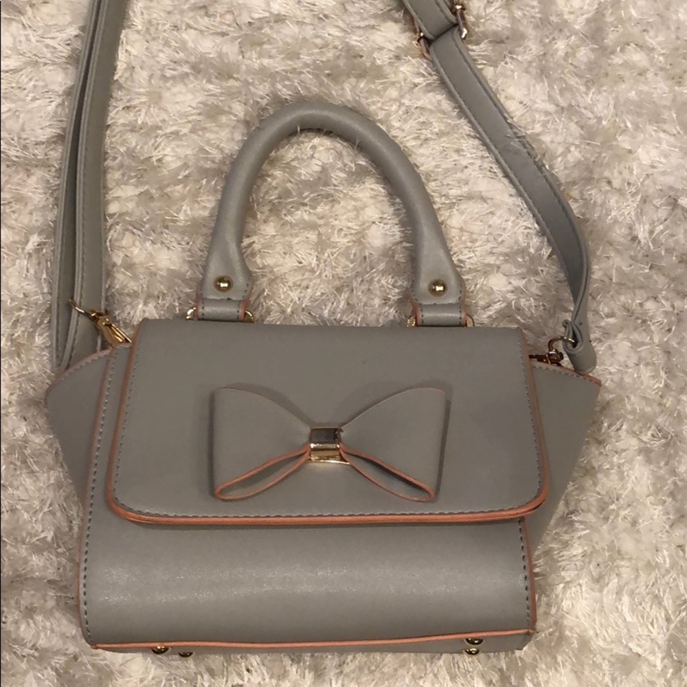 Small grey clutch with bow